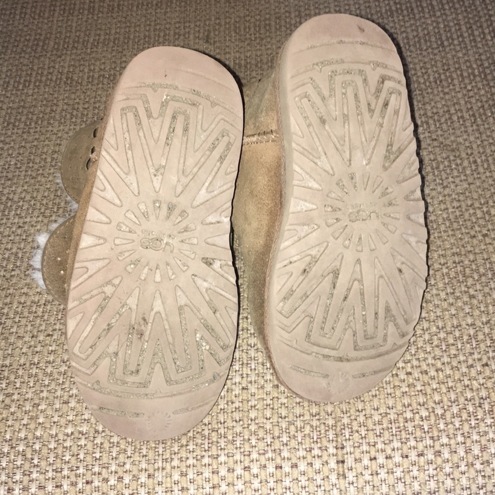 Kids UGGS - Picture 5 of 6